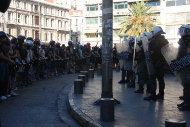 Manifestantes na Praça Omonoia. Foto da autora.