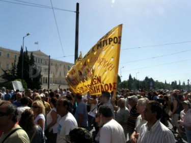 Workers rallying at syntagma square, in front of parliament, photo by Asteris Masouras