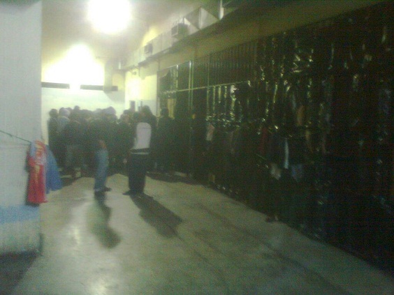 Recent photo from the Drapetsona precinct detention. No windows, no outdoors. Photo posted by @eleniamorgos on Twitter